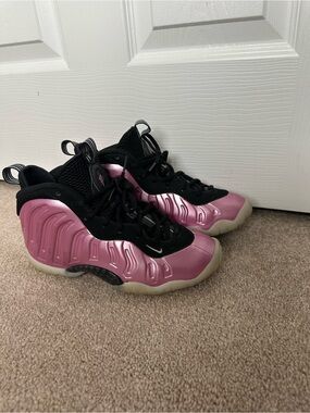 Nike Kids Foamposite-Style Sneakers in Pink and Black